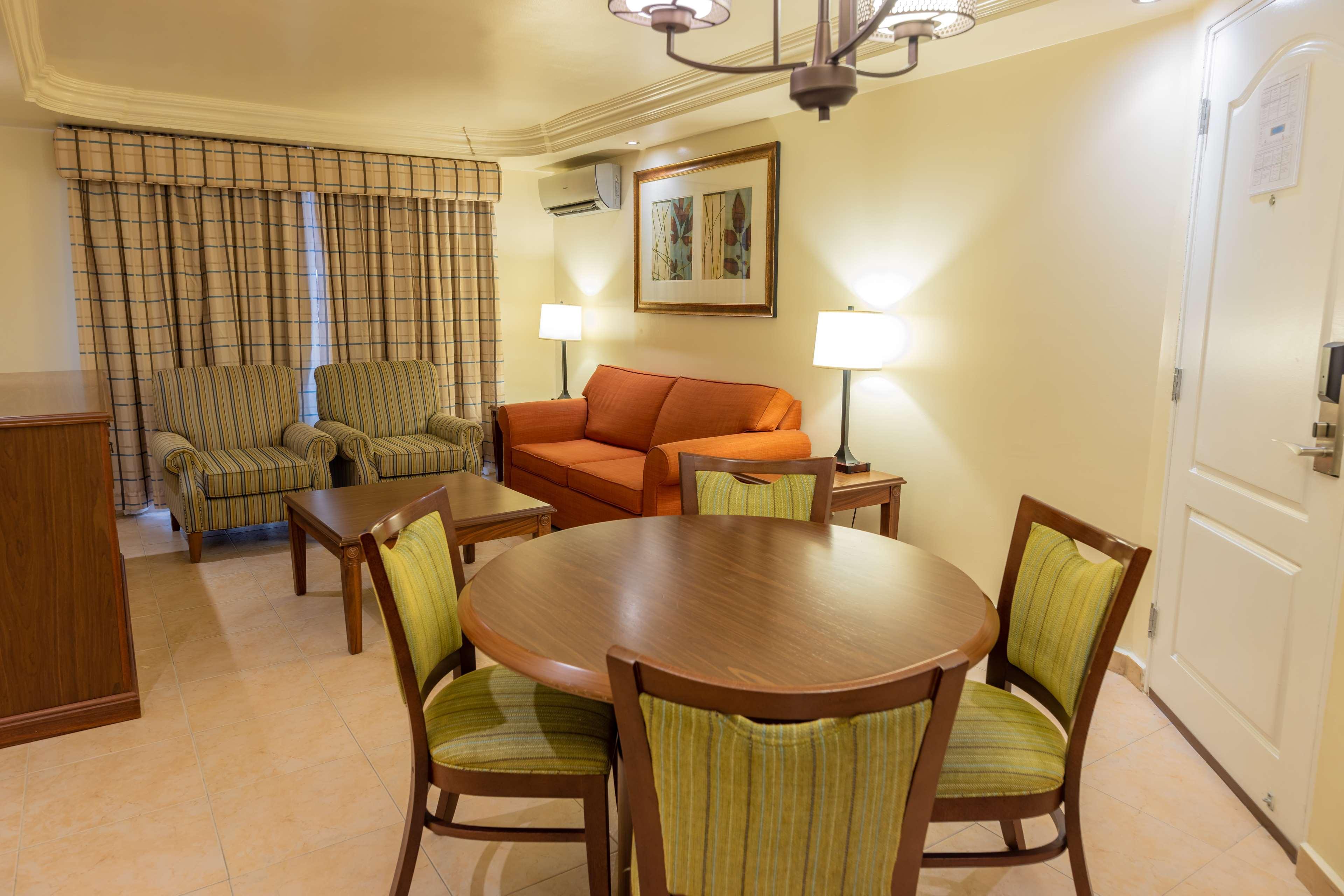 Western El Dorado Hotel 3*